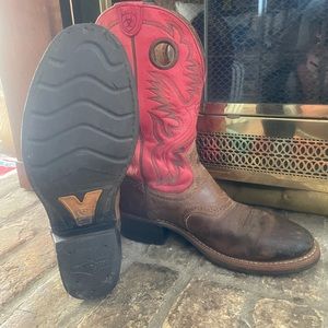 Ariat Mens Leather Cowboy Boots-10D.   Ariat boot